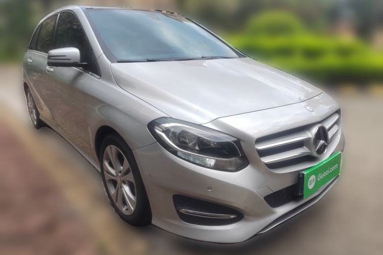Used Mercedes-Benz B-Class 2015 B 200 Sport Edition Front Right 45 Deg