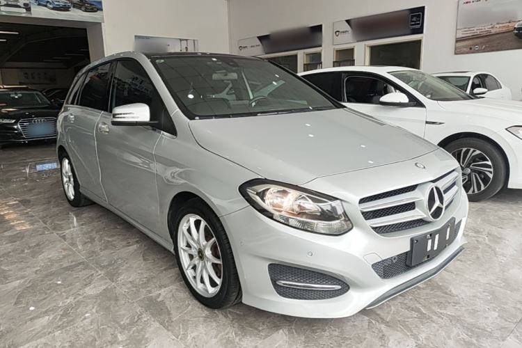 Used Mercedes-Benz B-Class 2015 B 200 Sport Edition Front Right 45 Deg