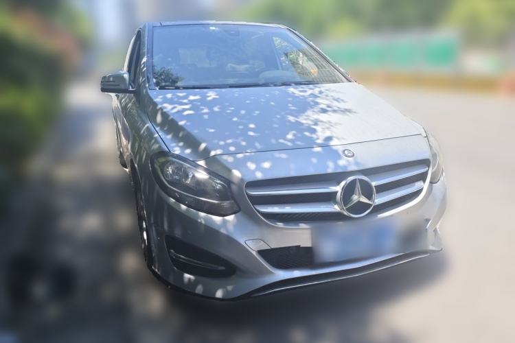 Used Mercedes-Benz B-Class 2015 B 200 Sport Edition Front Right 45 Deg