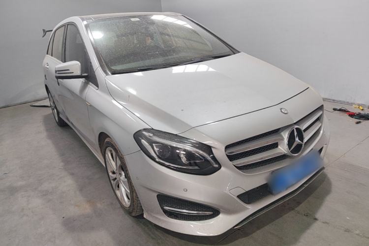 Used Mercedes-Benz B-Class 2015 B 200 Fashion Model Front Right 45 Deg