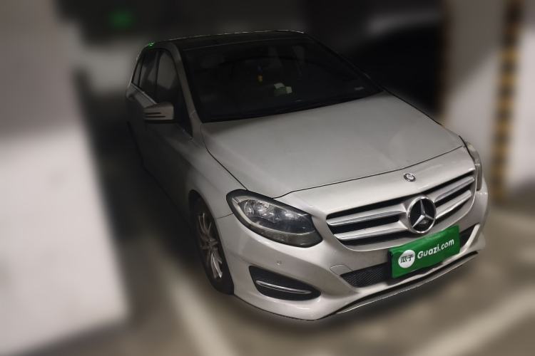 Used Mercedes-Benz B-Class 2015 B 200 Sport Edition Front Right 45 Deg