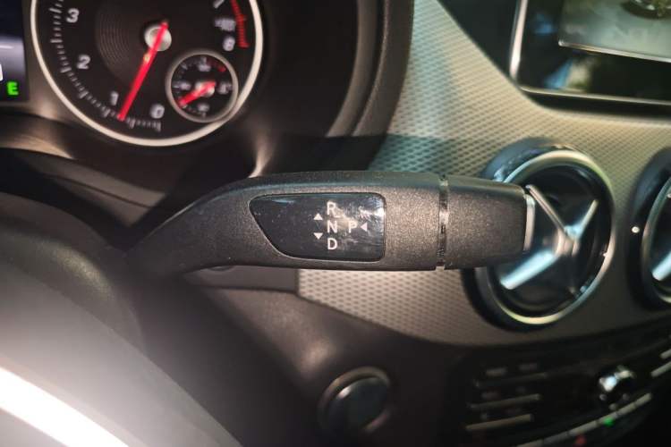 Used Mercedes-Benz B-Class 2015 B 200 Sport Edition Gear Lever