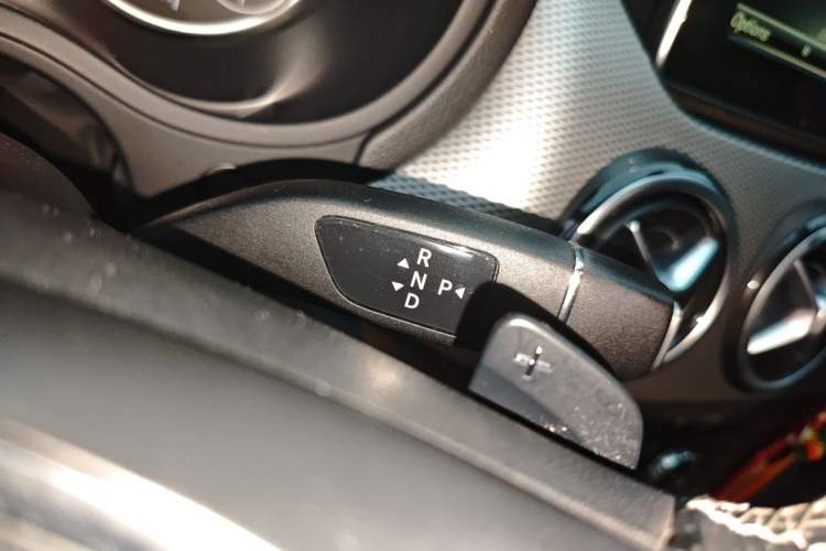 Used Mercedes-Benz B-Class 2015 B 200 Fashion Model Gear Lever