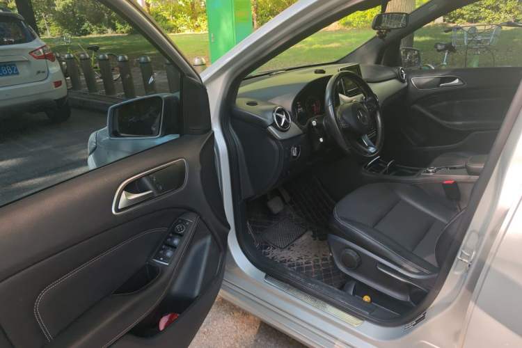 Used Mercedes-Benz B-Class 2015 B 200 Sport Edition Interior 3