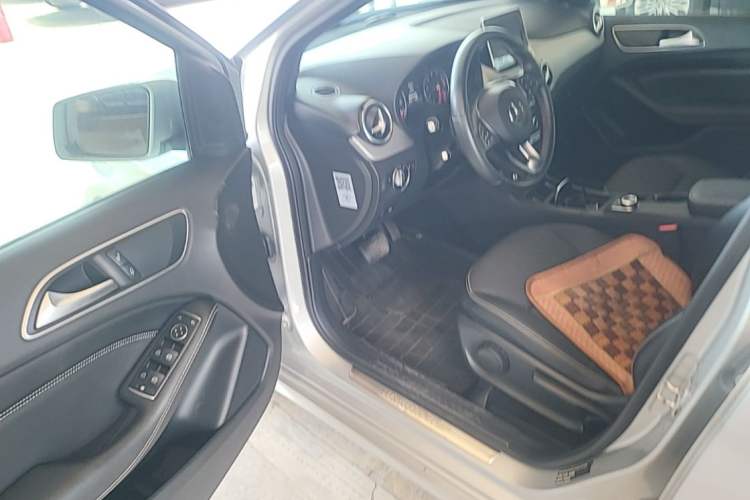 Used Mercedes-Benz B-Class 2015 B 200 Sport Edition Left Front Seat
