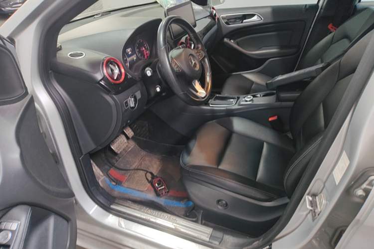 Used Mercedes-Benz B-Class 2015 B 200 Fashion Model Left Front Seat