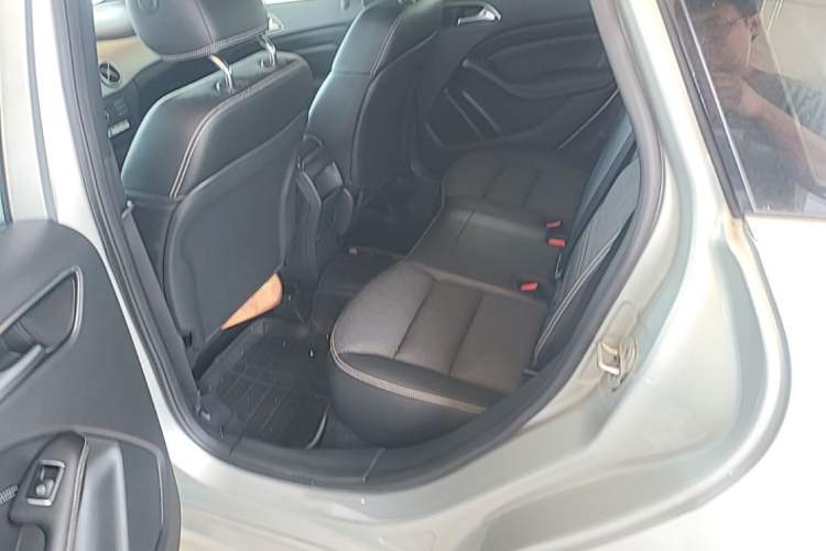 Used Mercedes-Benz B-Class 2015 B 200 Sport Edition Left Rear Seat
