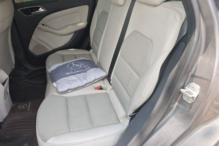 Used Mercedes-Benz B-Class 2015 B 200 Sport Edition Left Rear Seat