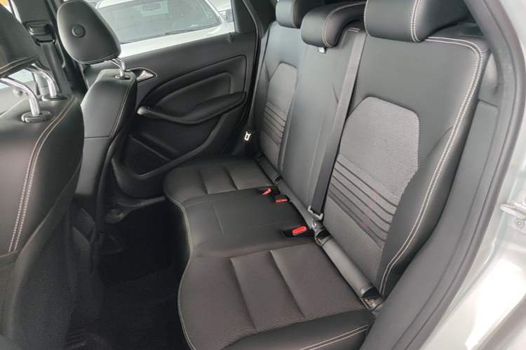 Used Mercedes-Benz B-Class 2015 B 200 Sport Edition Left Rear Seat