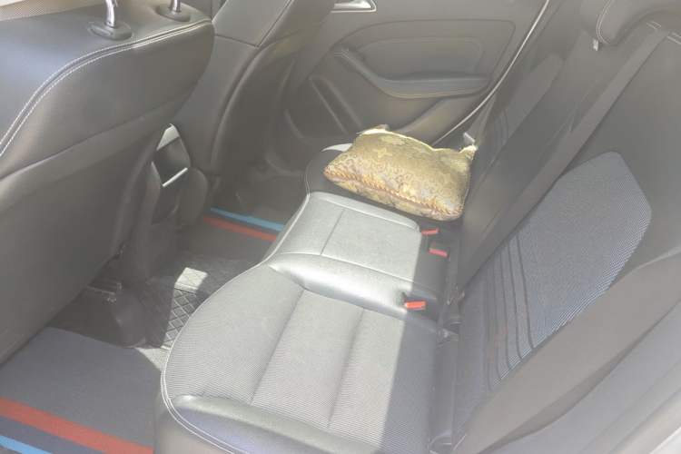 Used Mercedes-Benz B-Class 2015 B 200 Sport Edition Left Rear Seat