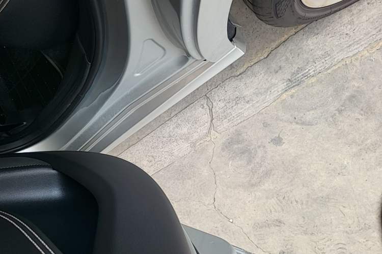 Used Mercedes-Benz B-Class 2015 B 200 Sport Edition Left Side Sill