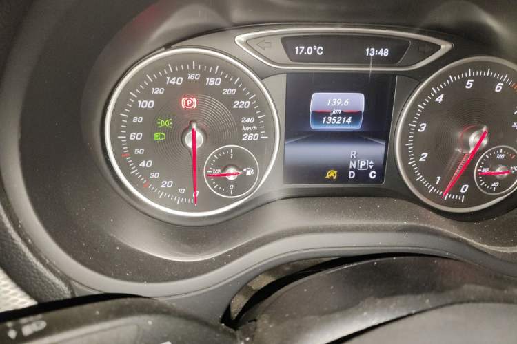 Used Mercedes-Benz B-Class 2015 B 200 Sport Edition Odometer Close Up