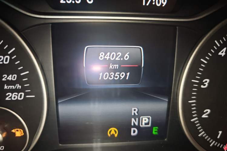 Used Mercedes-Benz B-Class 2015 B 200 Sport Edition Odometer Close Up
