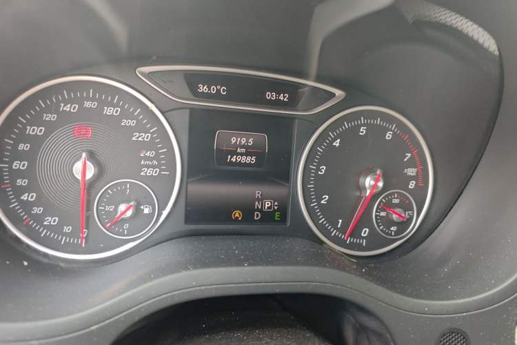 Used Mercedes-Benz B-Class 2015 B 200 Sport Edition Odometer Close Up