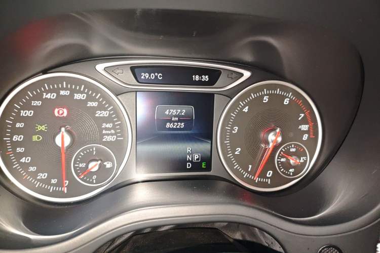 Used Mercedes-Benz B-Class 2015 B 200 Fashion Model Odometer Close Up