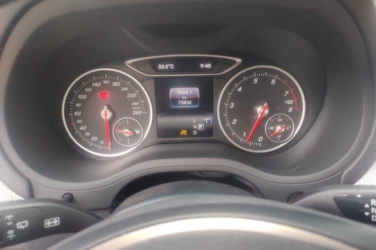 Used Mercedes-Benz B-Class 2015 B 200 Sport Edition Odometer Close Up