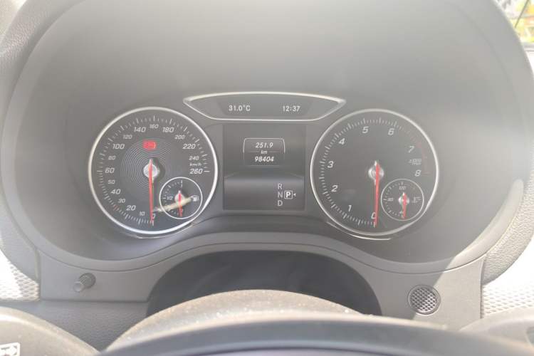 Used Mercedes-Benz B-Class 2015 B 200 Sport Edition Odometer Close Up