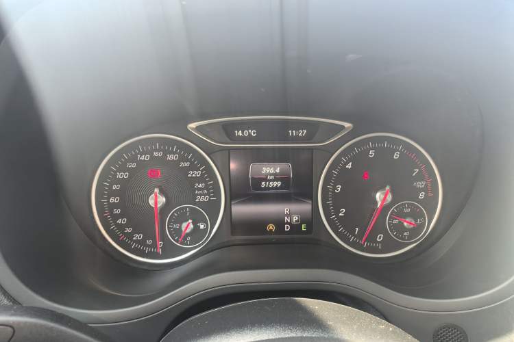 Used Mercedes-Benz B-Class 2015 B 200 Sport Edition Odometer Close Up