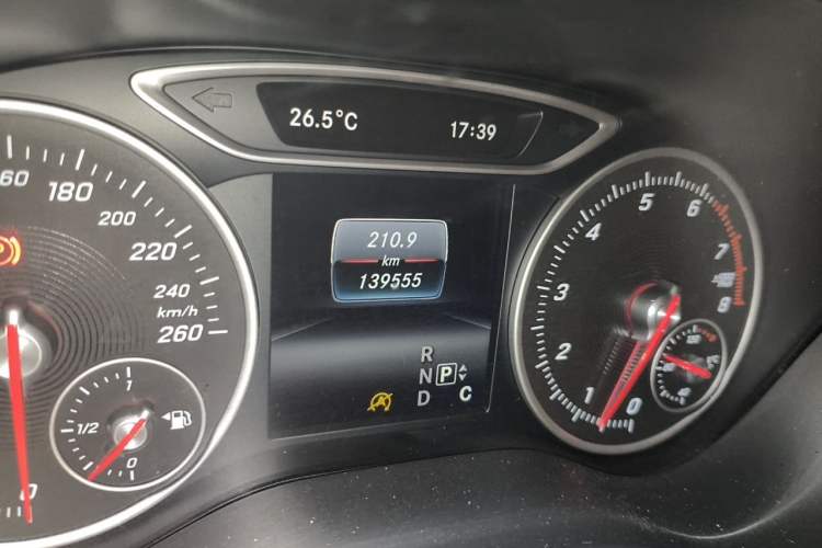 Used Mercedes-Benz B-Class 2015 B 200 Sport Edition Odometer Close Up