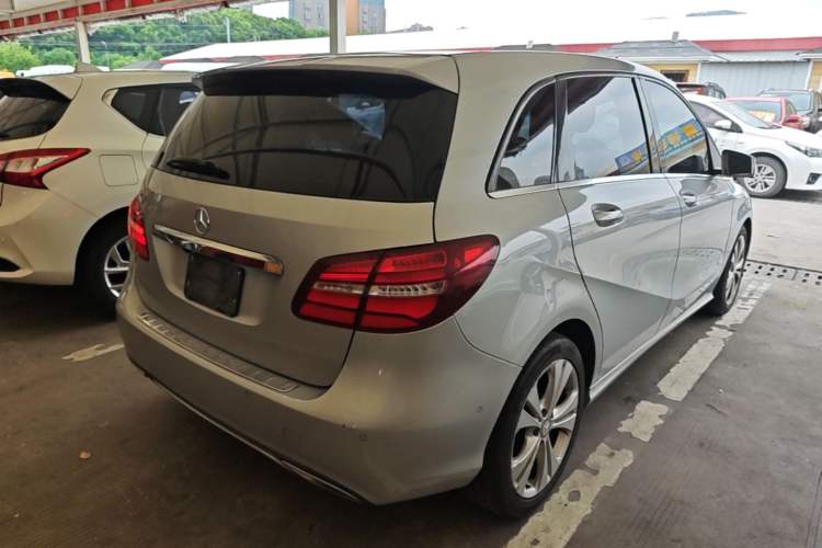 Used Mercedes-Benz B-Class 2015 B 200 Fashion Model Rear Right 45 Deg