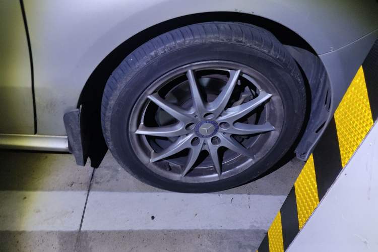 Used Mercedes-Benz B-Class 2015 B 200 Sport Edition Right Front Wheel Hub