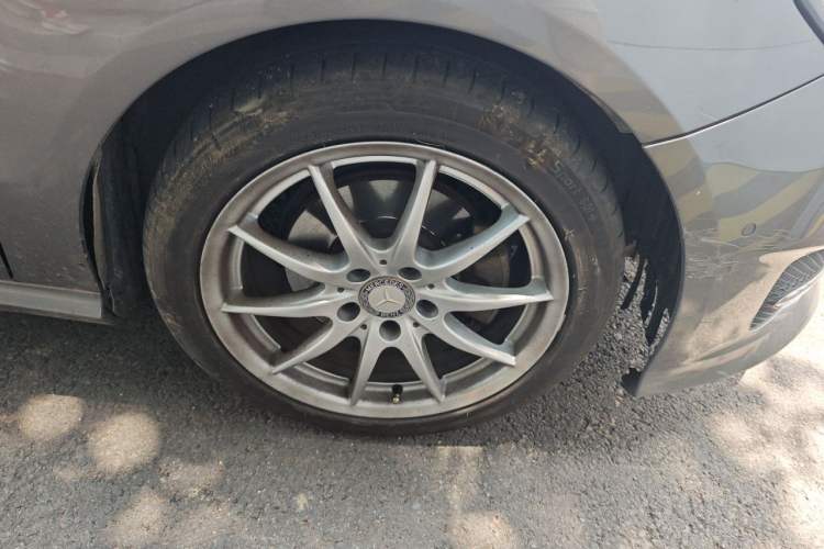 Used Mercedes-Benz B-Class 2015 B 200 Sport Edition Right Front Wheel Hub