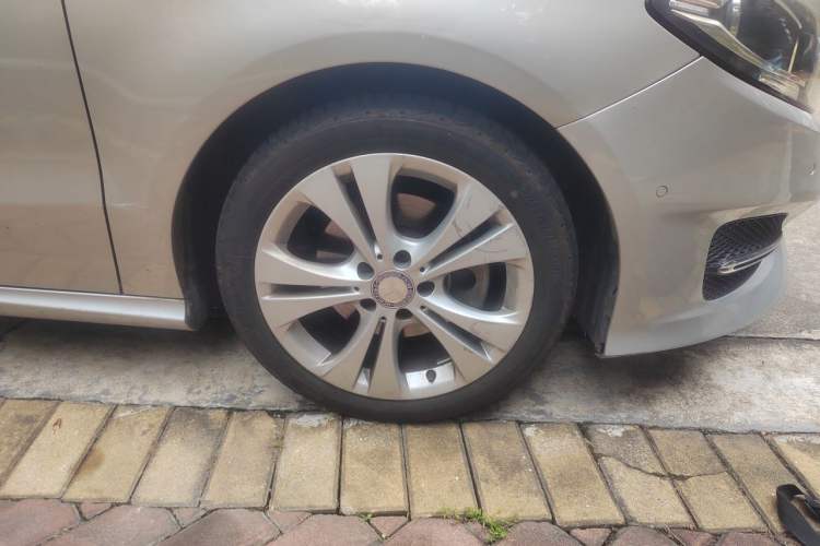 Used Mercedes-Benz B-Class 2015 B 200 Sport Edition Right Front Wheel Hub
