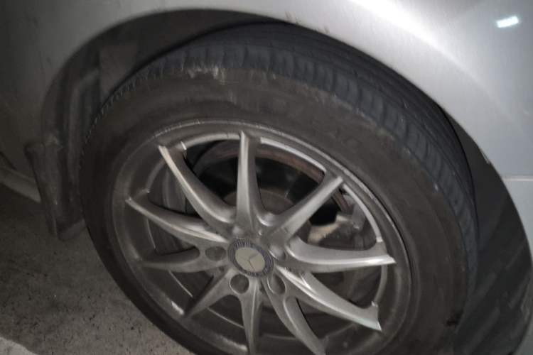 Used Mercedes-Benz B-Class 2015 B 200 Sport Edition Right Front Wheel Hub