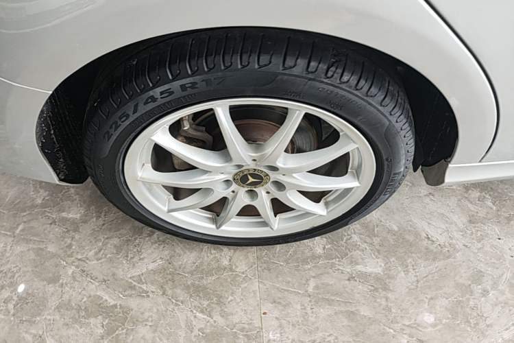 Used Mercedes-Benz B-Class 2015 B 200 Sport Edition Right Rear Wheel Hub