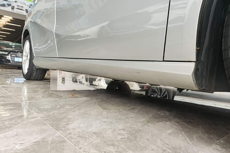 Used Mercedes-Benz B-Class 2015 B 200 Sport Edition Right Side Sill