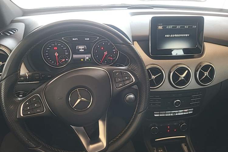 Used Mercedes-Benz B-Class 2015 B 200 Sport Edition Steering Wheel