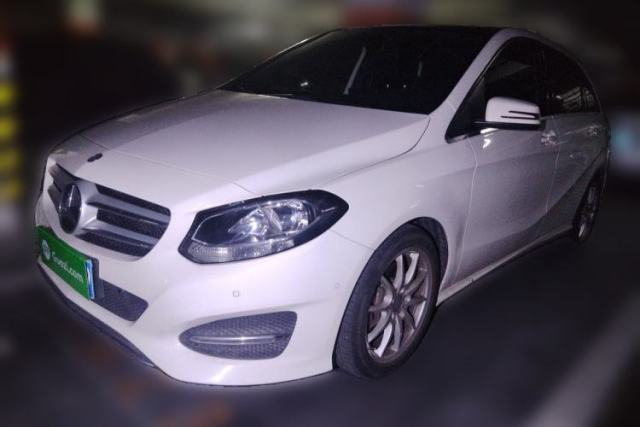 Ojetý Mercedes-Benz B-Class 2015 B 200 Sport Edition