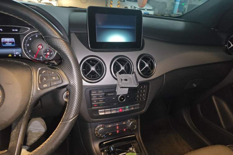 Used Mercedes-Benz B-Class 2015 B 200 Sport Edition Audio And AC Panel