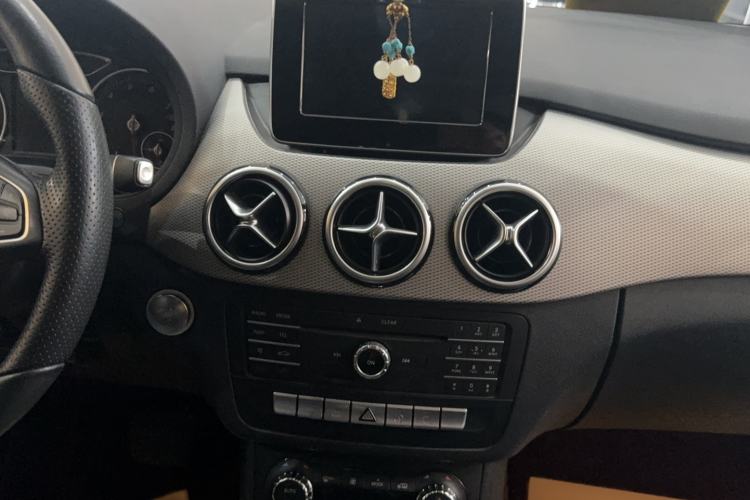 Used Mercedes-Benz B-Class 2015 B 200 Fashion Model Audio And AC Panel