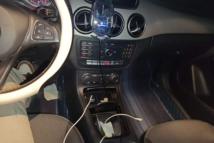 Used Mercedes-Benz B-Class 2015 B 200 Sport Edition Audio And AC Panel