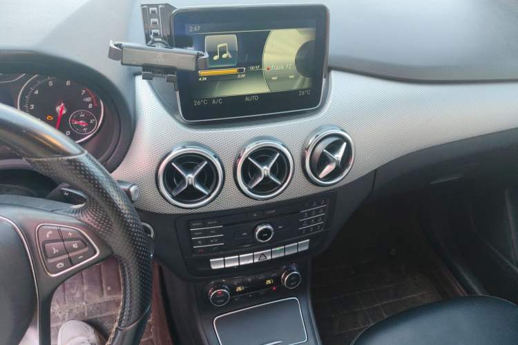 Used Mercedes-Benz B-Class 2015 B 200 Luxury Model Audio And AC Panel