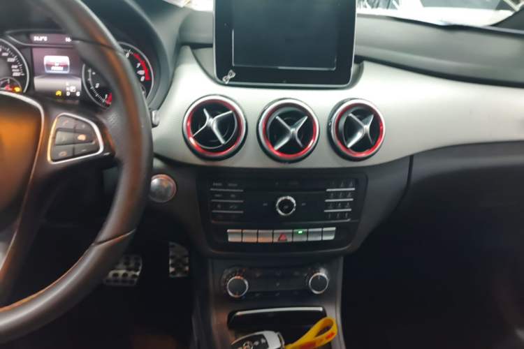 Used Mercedes-Benz B-Class 2015 B 200 Sport Edition Audio And AC Panel