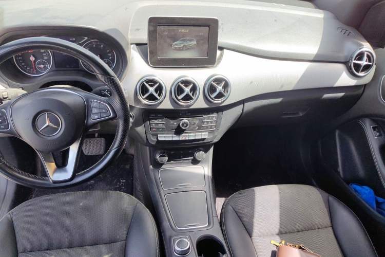 Used Mercedes-Benz B-Class 2015 B 200 Sport Edition Audio And AC Panel