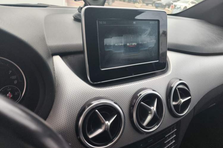 Used Mercedes-Benz B-Class 2015 B 200 Sport Edition Audio And AC Panel