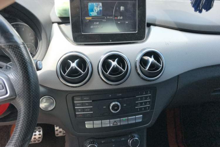 Used Mercedes-Benz B-Class 2015 B 200 Sport Edition Audio And AC Panel