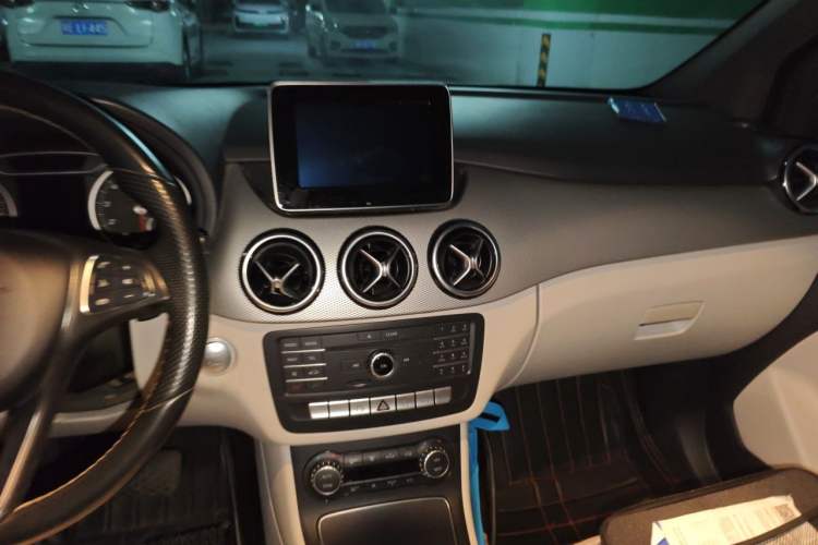 Used Mercedes-Benz B-Class 2015 B 200 Fashion Model Audio And AC Panel