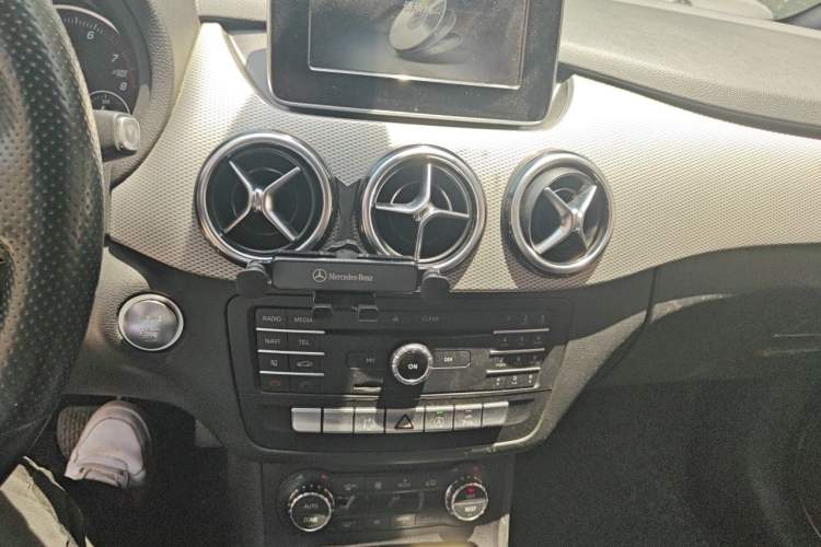 Used Mercedes-Benz B-Class 2015 B 200 Fashion Model Audio And AC Panel