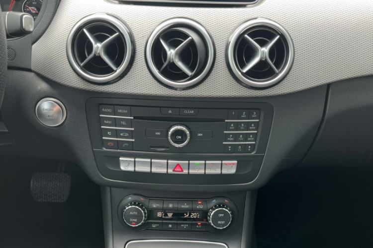 Used Mercedes-Benz B-Class 2015 B 200 Fashion Model Audio And AC Panel