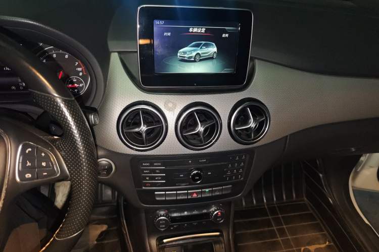 Used Mercedes-Benz B-Class 2015 B 200 Fashion Model Audio And AC Panel