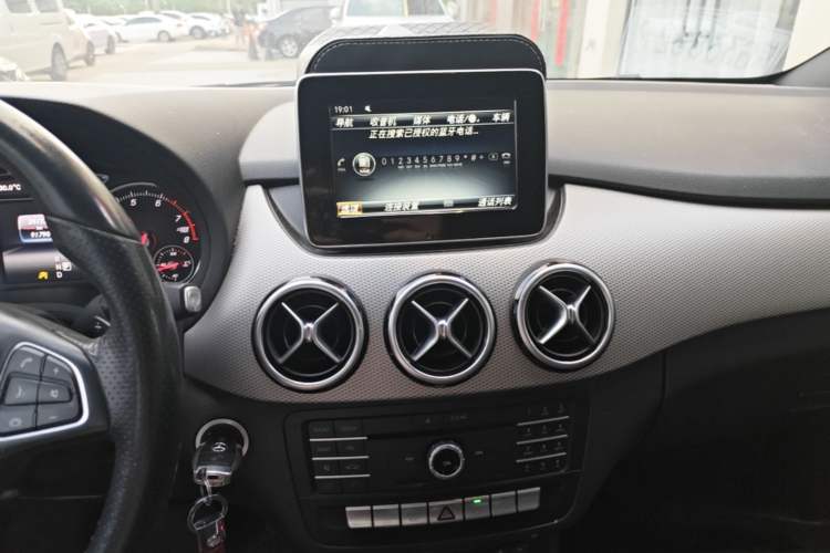 Used Mercedes-Benz B-Class 2015 B 200 Fashion Model Audio And AC Panel