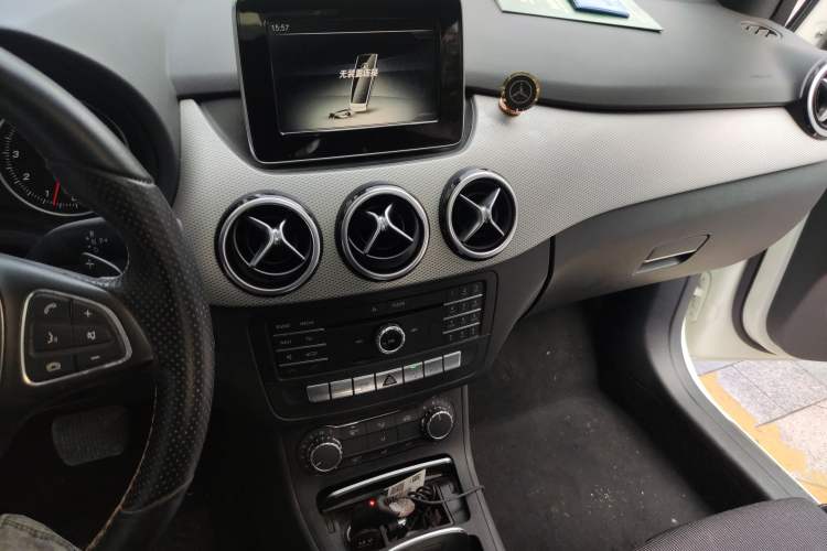 Used Mercedes-Benz B-Class 2015 B 200 Sport Edition Audio And AC Panel
