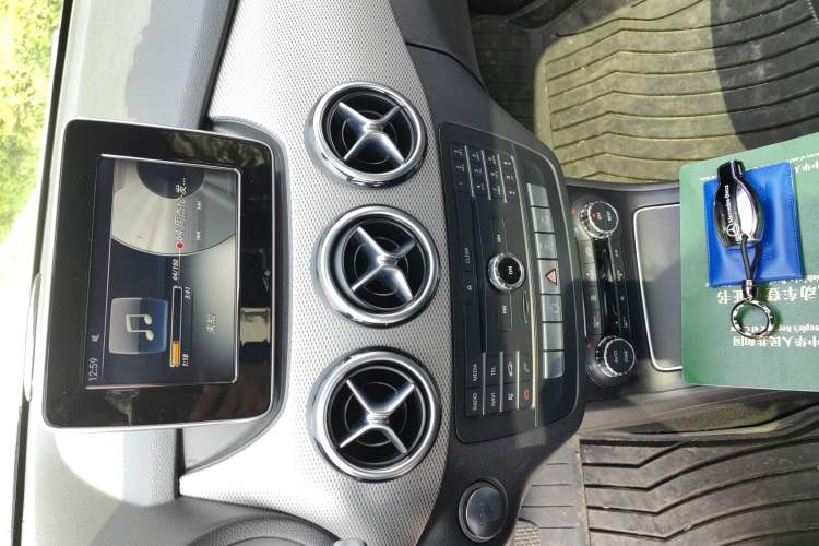 Used Mercedes-Benz B-Class 2015 B 200 Fashion Model Audio And AC Panel