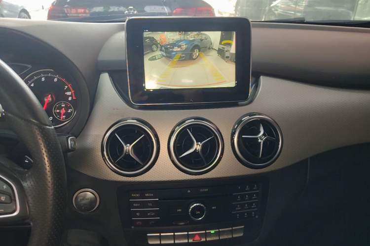 Used Mercedes-Benz B-Class 2015 B 200 Fashion Model Audio And AC Panel