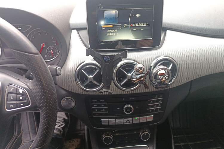 Used Mercedes-Benz B-Class 2015 B 200 Sport Edition Audio And AC Panel