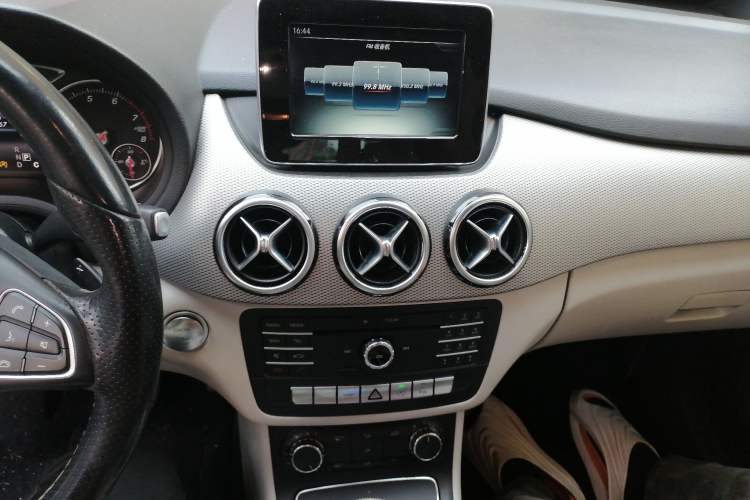Used Mercedes-Benz B-Class 2015 B 200 Sport Edition Audio And AC Panel